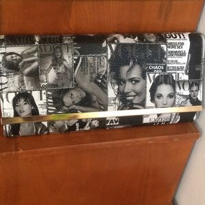🛍SALE $3/25 Vogue Cover Clutch